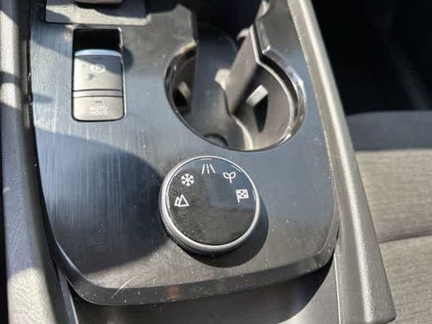 Used 2023 Nissan Rogue SV image 9