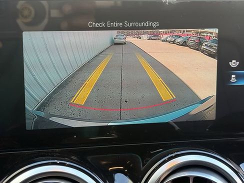 Used 2022 Mercedes-Benz GLB 250 image 16