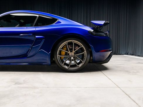 Used 2021 Porsche 718 Cayman GT4 RWD image 31