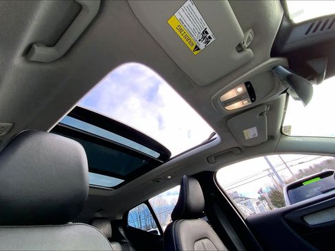 Used 2025 Volvo XC40 B5 Core w/ Protection Package Premier image 14