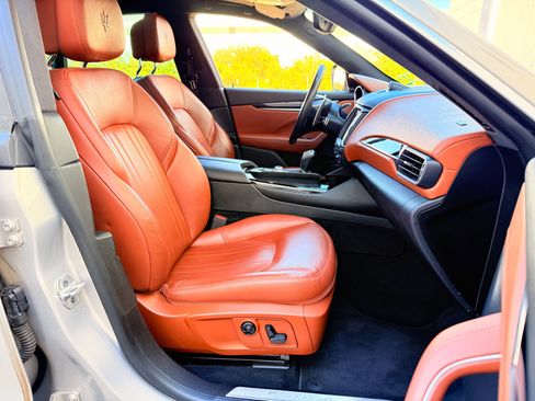 Used 2017 Maserati Levante w/ Sport Package image 25