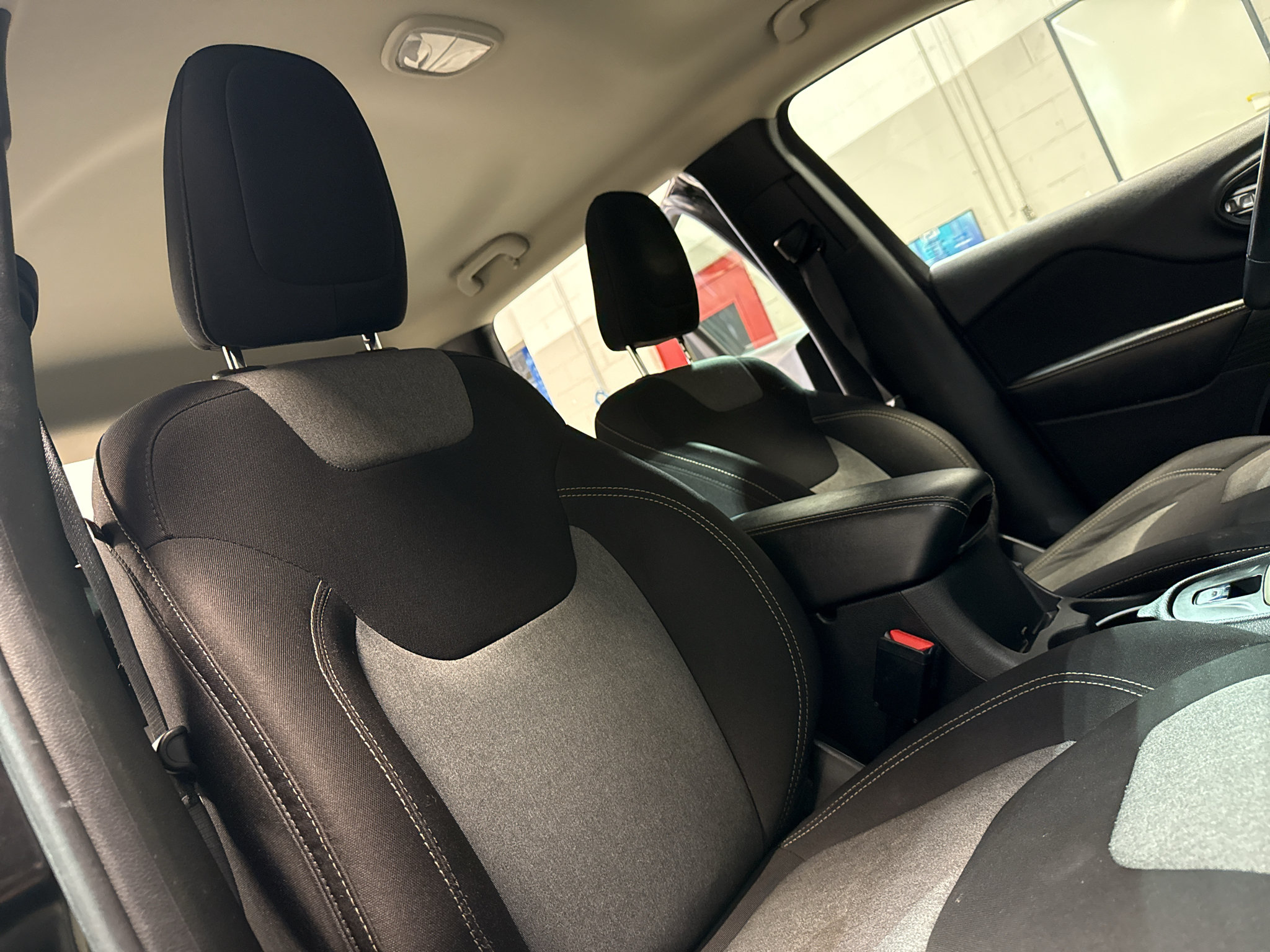 Used 2015 Jeep Cherokee Sport w/ Cold Weather Group AWD/4WD image 23