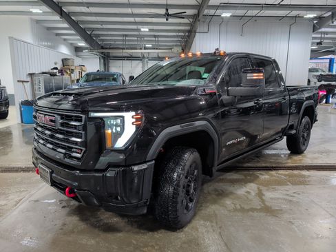 Used 2025 GMC Sierra 2500 AT4 w/ AT4 Premium Plus Package AWD/4WD image 6