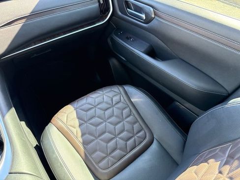 Used 2025 Nissan Armada Platinum image 15