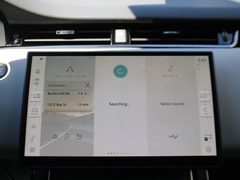 Used 2024 Land Rover Range Rover Evoque Dynamic SE image 16