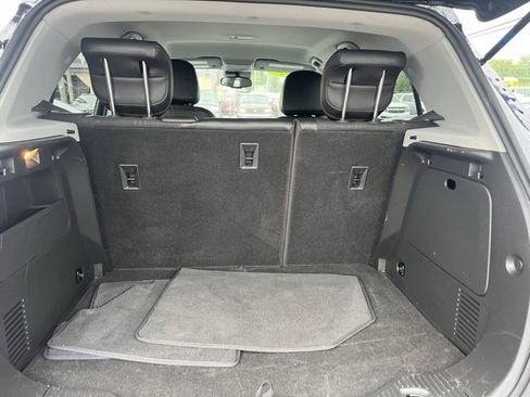 Used 2022 Chevrolet Trax LT w/ LT Convenience Package image 16