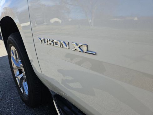 Used 2015 GMC Yukon XL SLT w/ Open Road Package image 10