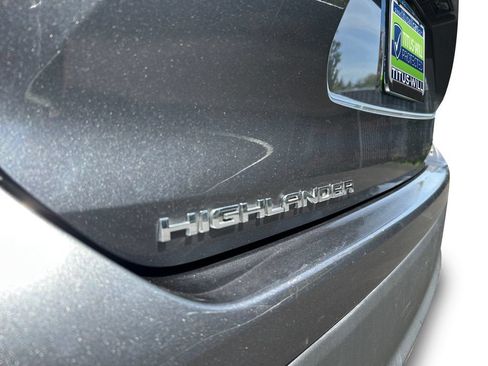 Used 2021 Toyota Highlander XLE AWD/4WD image 36