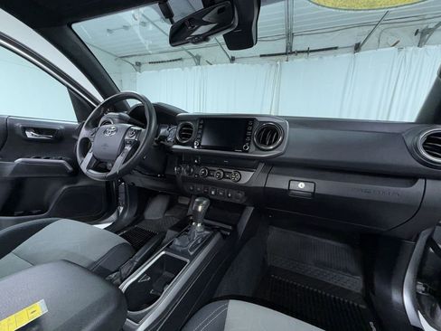 Certified 2020 Toyota Tacoma TRD Sport w/ Technology Package AWD/4WD image 18