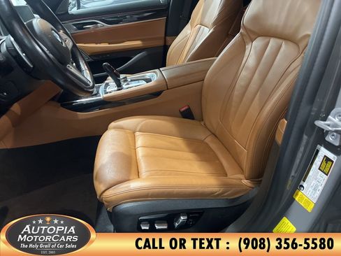 Used 2022 BMW 740i w/ M Sport Package RWD image 9