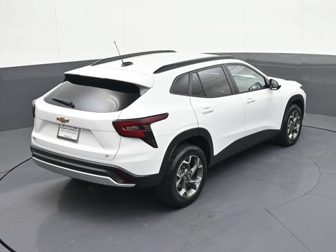 Certified 2025 Chevrolet Trax LT FWD image 25