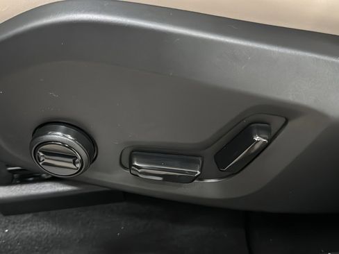 Used 2026 Volvo XC60 B5 Plus w/ Climate Package image 24