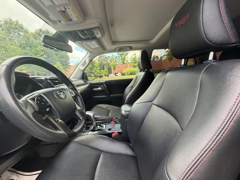 Used 2021 Toyota 4Runner Venture w/ Moonroof Package AWD/4WD image 17
