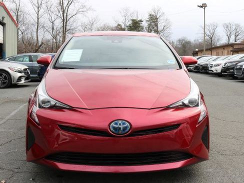 Used 2016 Toyota Prius Three w/ Advanced Technology Package image 2