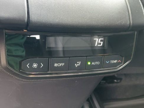 Used 2024 Toyota Highlander Limited AWD/4WD image 25