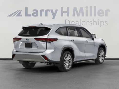 New 2026 Toyota Highlander Platinum image 5
