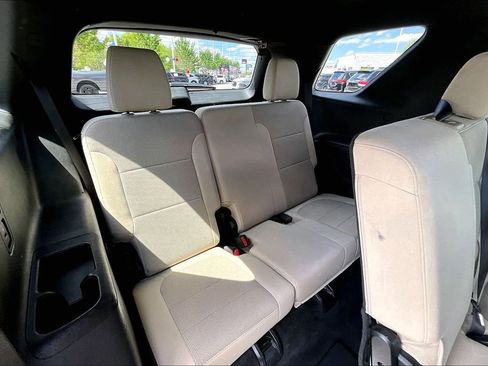 Used 2023 Chevrolet Traverse LS FWD image 29