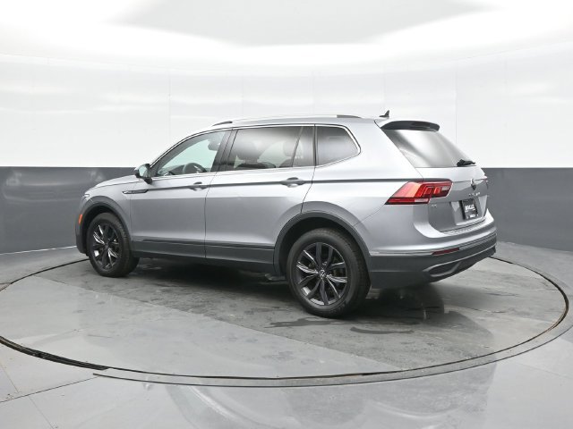 Used 2022 Volkswagen Tiguan SE w/ Panoramic Sunroof Package AWD/4WD image 5