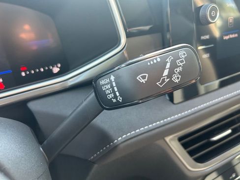 New 2026 Volkswagen Taos SE image 17