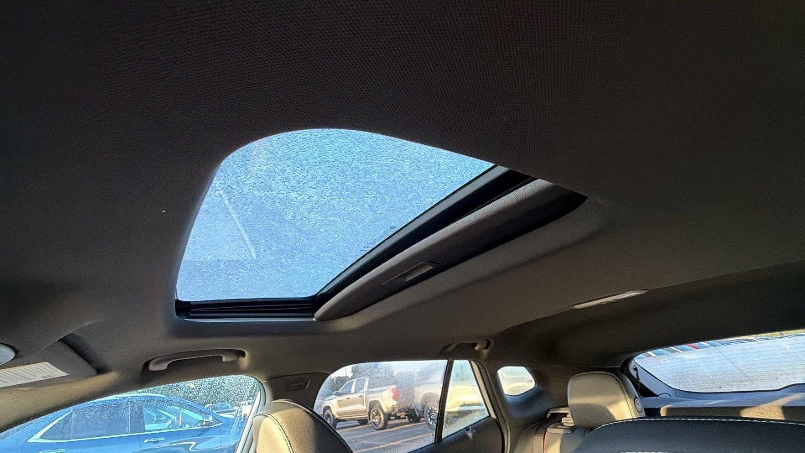 New 2026 Chevrolet Trax RS w/ Sunroof Package FWD image 3