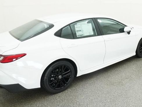 Used 2026 Toyota Camry SE FWD image 37