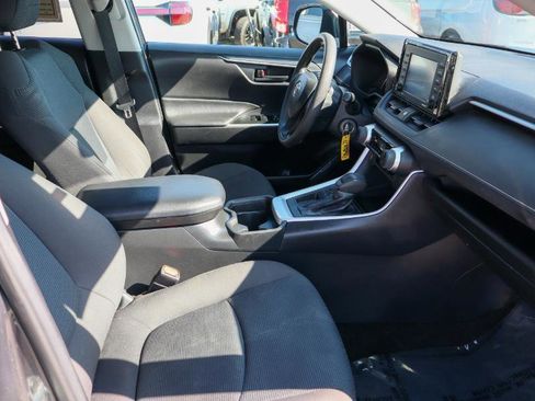 Used 2021 Toyota RAV4 LE image 12