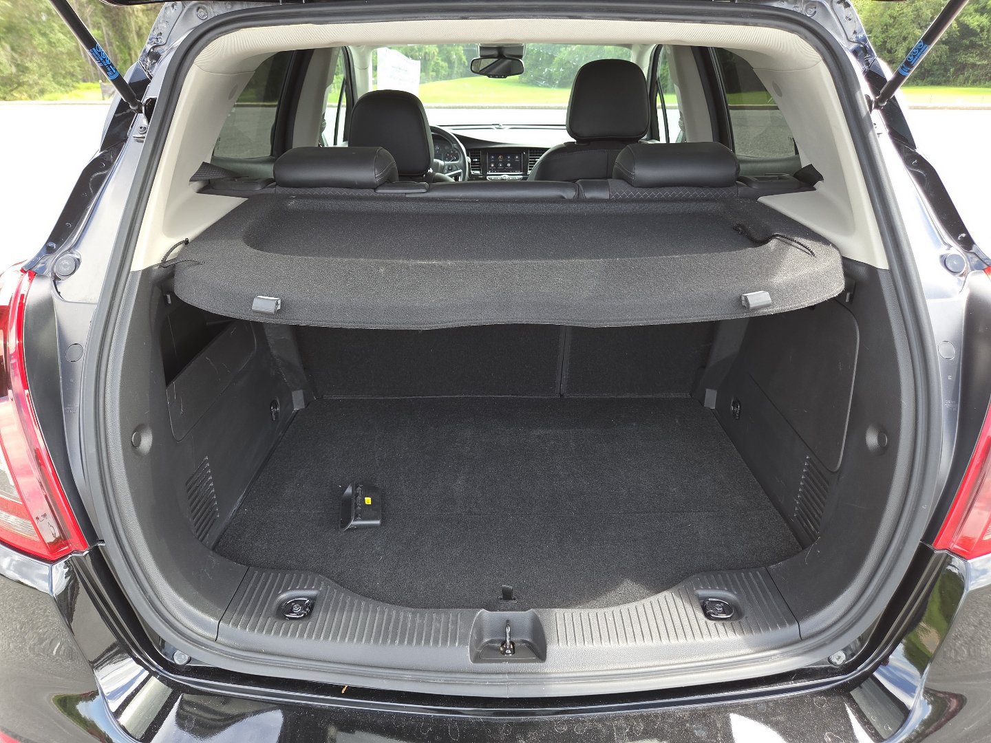 Used 2022 Buick Encore Preferred w/ Safety Package FWD image 17