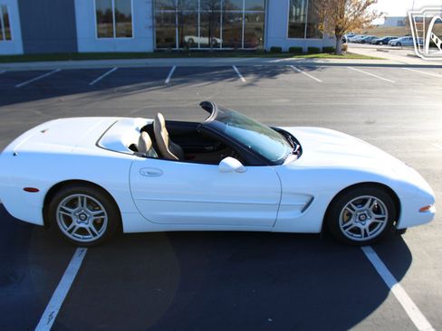 Used 1998 Chevrolet Corvette Convertible image 38