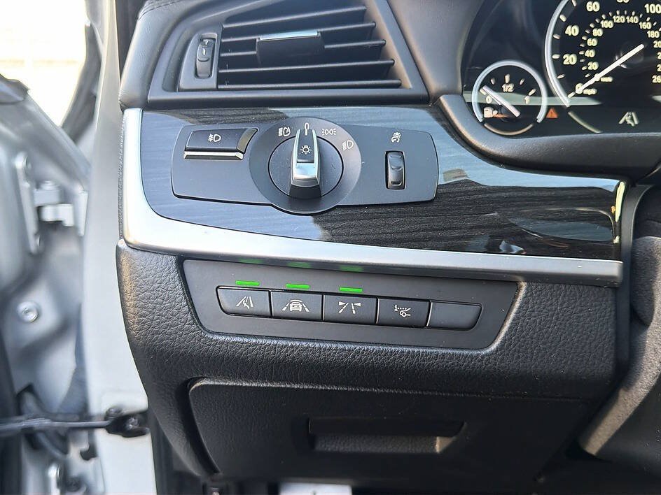 Used 2015 BMW 550i Sedan RWD image 7
