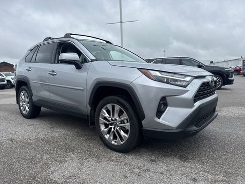 Used 2025 Toyota RAV4 XLE Premium FWD image 10