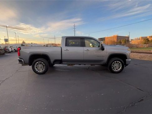 Used 2025 Chevrolet Silverado 2500 LTZ w/ LTZ Premium Package image 9