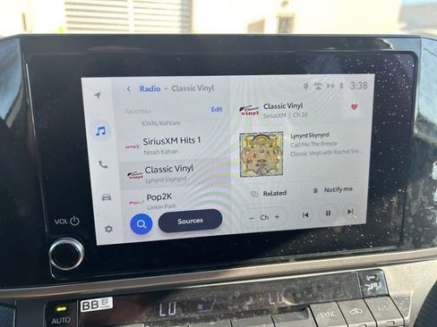 Used 2025 Toyota Camry SE image 12