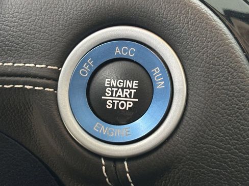 Used 2023 Chrysler 300 C image 17