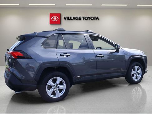 Certified 2021 Toyota RAV4 XLE w/ Convenience Package AWD/4WD image 5