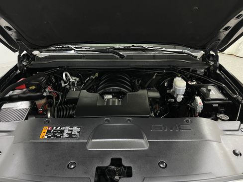 Used 2020 GMC Yukon Denali w/ Denali Premium Package image 28