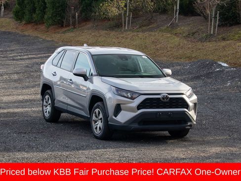Used 2022 Toyota RAV4 LE image 12