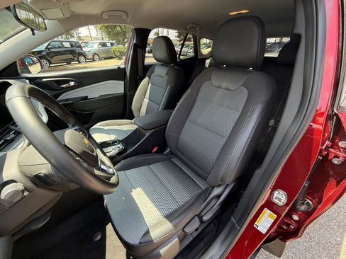 Used 2025 Chevrolet Trax LT w/ LT Convenience Package FWD image 33