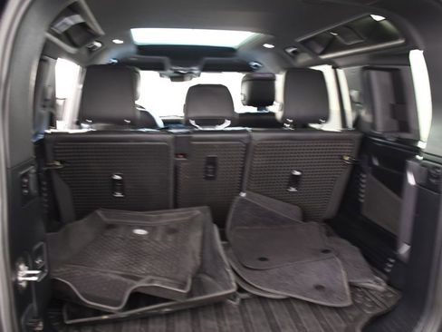 Used 2023 Land Rover Defender 110 X-Dynamic SE AWD/4WD image 24