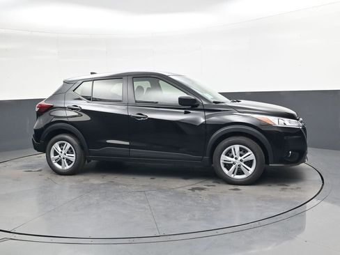 Certified 2025 Nissan Kicks Play S FWD image 4