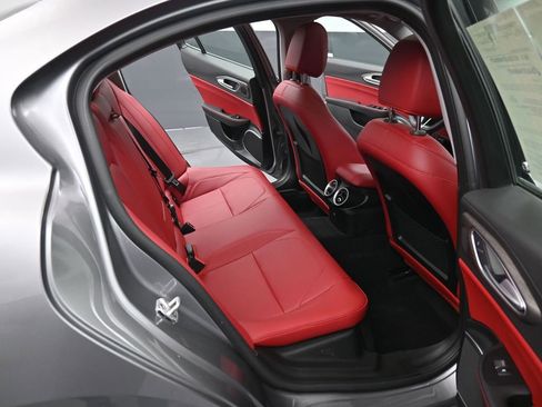 Used 2018 Alfa Romeo Giulia Ti image 31