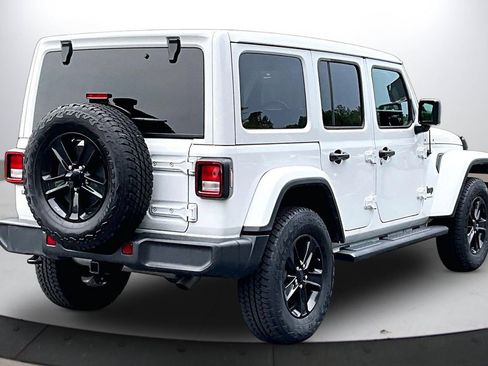 Used 2023 Jeep Wrangler Unlimited Sahara AWD/4WD image 9