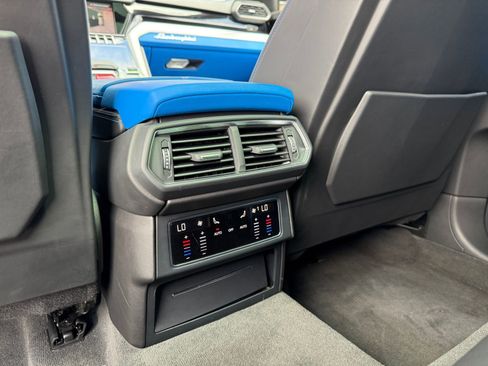 Used 2020 Lamborghini Urus AWD/4WD image 31