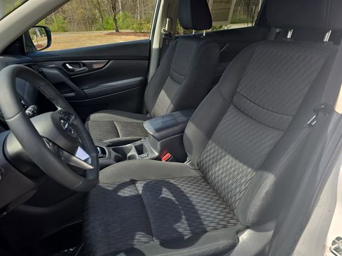 Used 2018 Nissan Rogue SV image 17