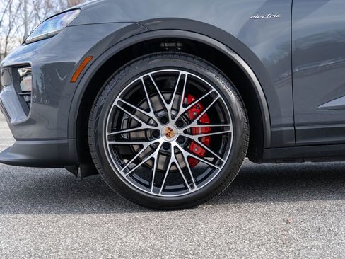 New 2025 Porsche Macan 4S Electric image 11