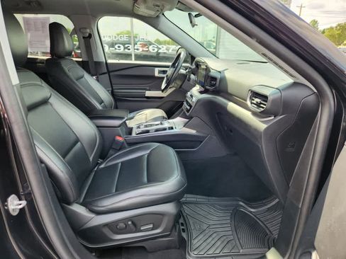 Used 2022 Ford Explorer XLT image 18