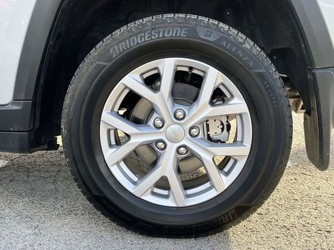 Used 2022 Jeep Grand Cherokee Limited w/ MOPAR Finishing Package image 11