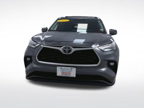 Used 2023 Toyota Highlander XLE image 3