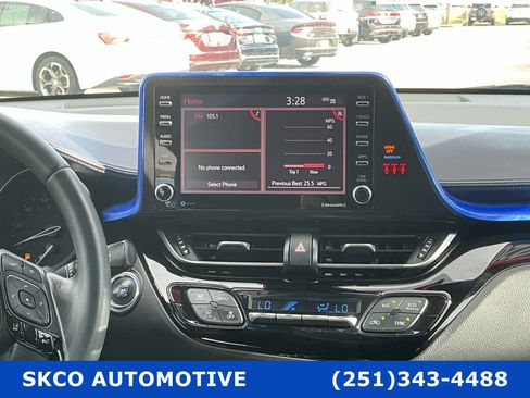 Used 2020 Toyota C-HR XLE FWD image 17