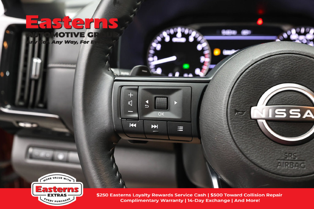 Used 2024 Nissan Pathfinder SV AWD/4WD image 16