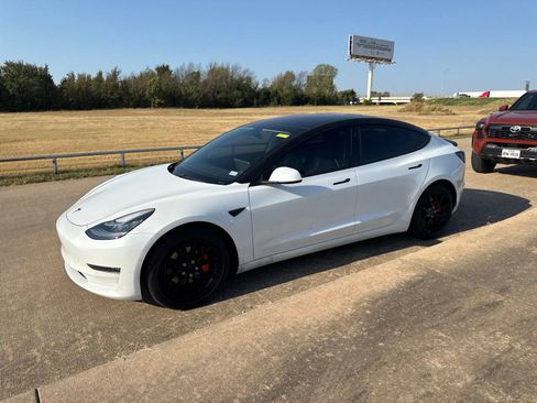 Used 2018 Tesla Model 3 RWD image 2